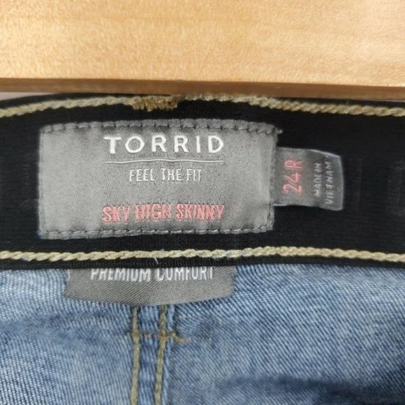 Torrid feel the fit high sky skinny Cotton raw hem plus dark wash jeans - Picture 5 of 6